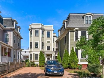 107 1/2 Inman Street
