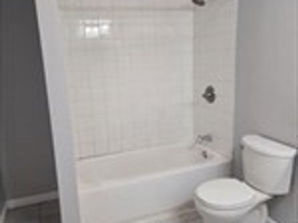 10 Douglas Ct, Worcester MA 01603