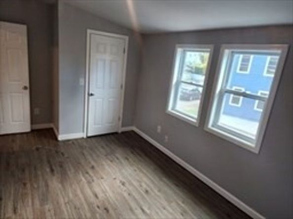 10 Douglas Ct, Worcester MA 01603