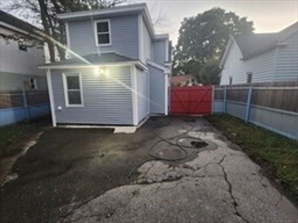10 Douglas Ct, Worcester MA 01603