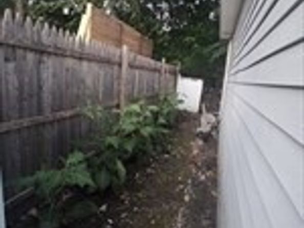 10 Douglas Ct, Worcester MA 01603