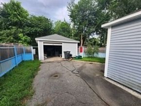 10 Douglas Ct, Worcester MA 01603