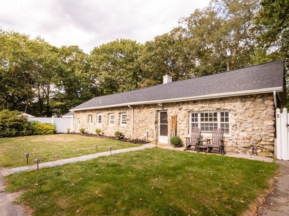 8 Old Fisher Ln, Walpole MA 02081