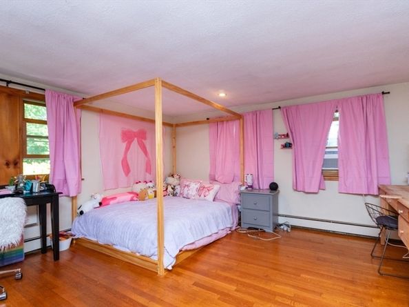 8 Old Fisher Ln, Walpole MA 02081