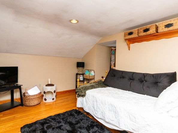 8 Old Fisher Ln, Walpole MA 02081