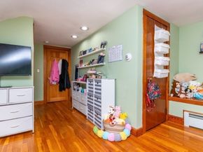 8 Old Fisher Ln, Walpole MA 02081