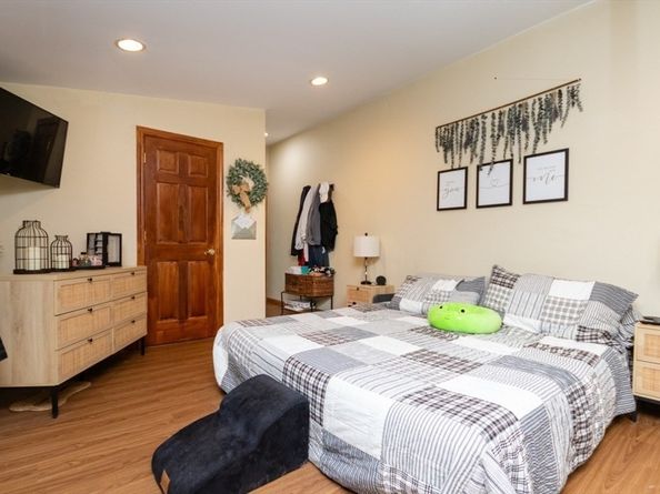 8 Old Fisher Ln, Walpole MA 02081