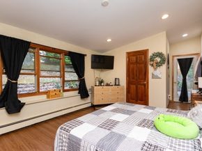 8 Old Fisher Ln, Walpole MA 02081