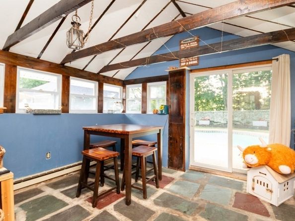 8 Old Fisher Ln, Walpole MA 02081