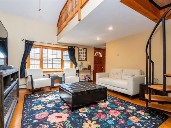 8 Old Fisher Ln, Walpole MA 02081