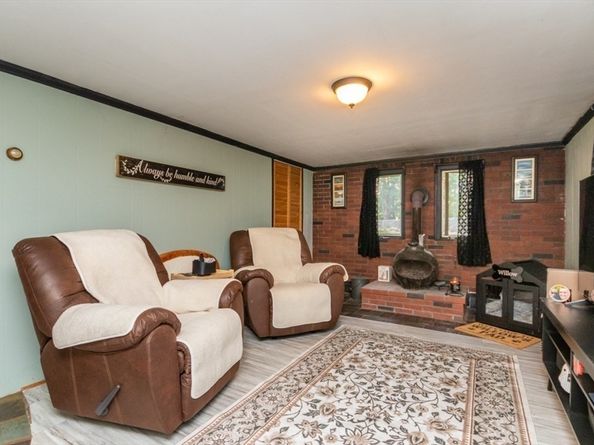 8 Old Fisher Ln, Walpole MA 02081