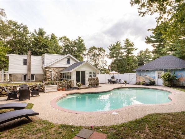 8 Old Fisher Ln, Walpole MA 02081
