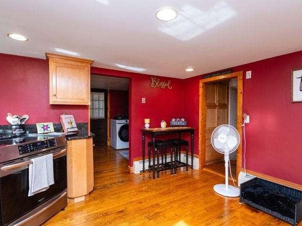 8 Old Fisher Ln, Walpole MA 02081
