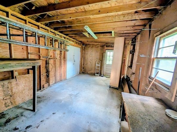 66 Brookfield Rd, Charlton MA 01507