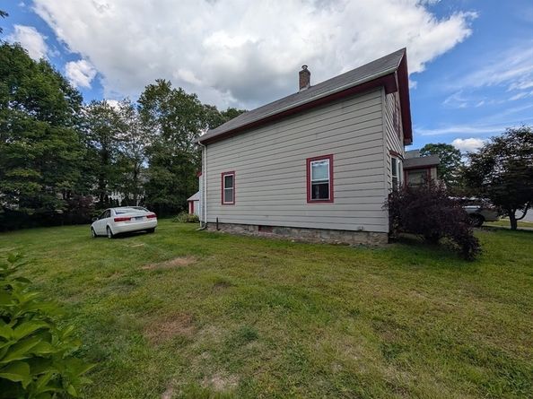 66 Brookfield Rd, Charlton MA 01507