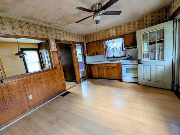66 Brookfield Rd, Charlton MA 01507