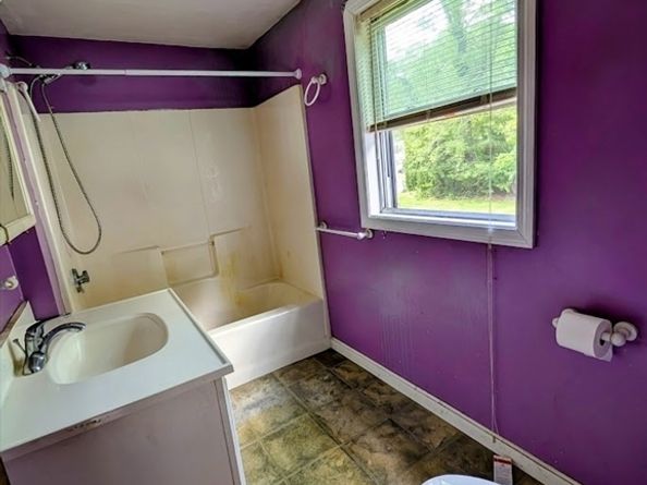 66 Brookfield Rd, Charlton MA 01507