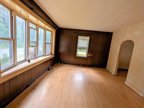 66 Brookfield Rd, Charlton MA 01507