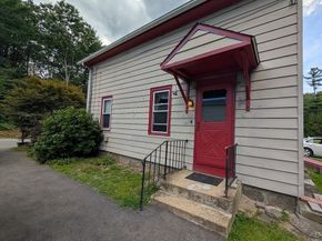 66 Brookfield Rd, Charlton MA 01507