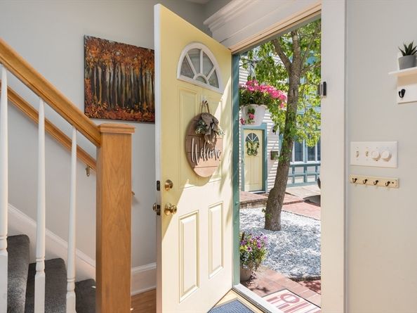 64 Centre Ave 1, Abington MA 02351