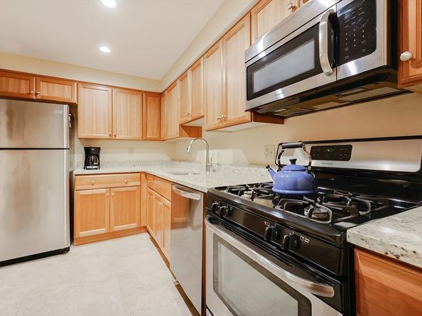 365 Washington St 4, Norwood MA 02062
