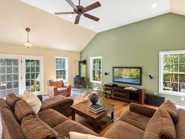 11 E Evergreen Rd, Natick MA 01760