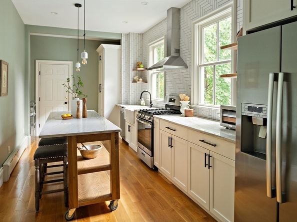 22 Bigelow 2B, Cambridge MA 02139