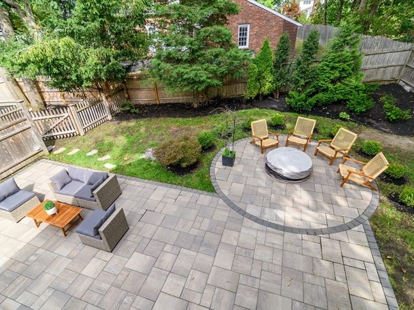 1 Roberts Rd, Wellesley MA 02481