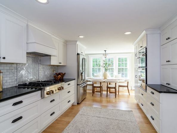 1 Roberts Rd, Wellesley MA 02481