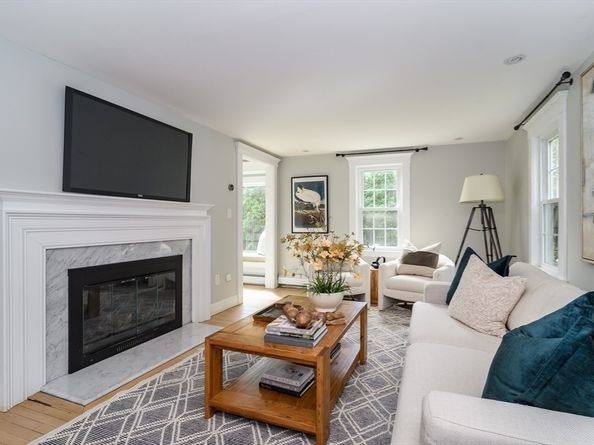 1 Roberts Rd, Wellesley MA 02481