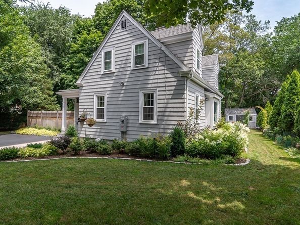 1 Roberts Rd, Wellesley MA 02481