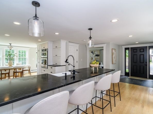 1 Roberts Rd, Wellesley MA 02481