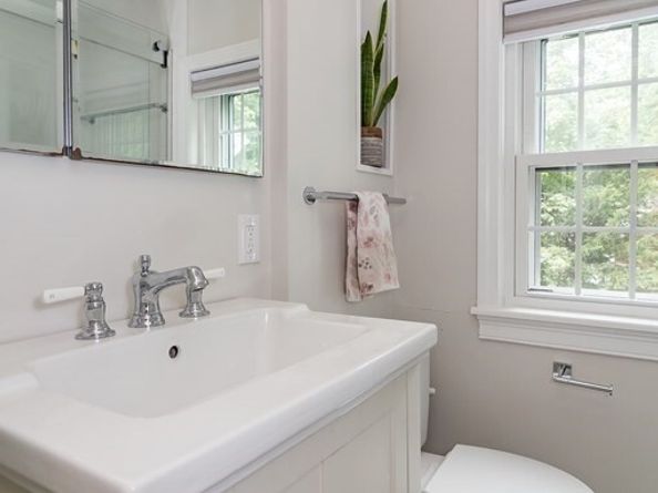 1 Roberts Rd, Wellesley MA 02481