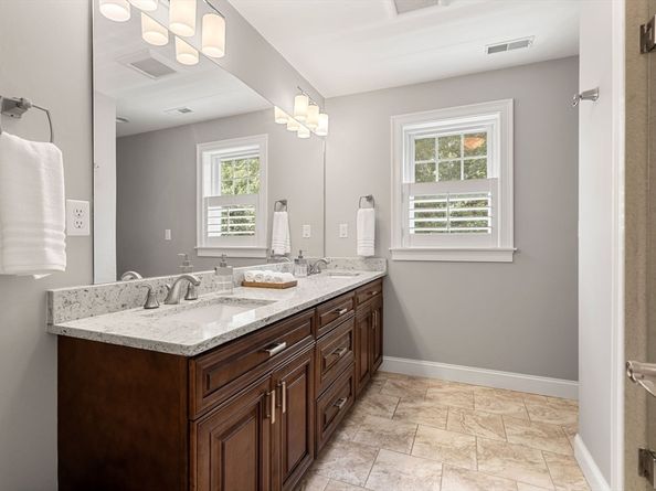 3 Howard St, Ipswich MA 01938