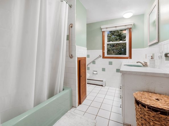 32 Scenic Dr, Worcester MA 01602