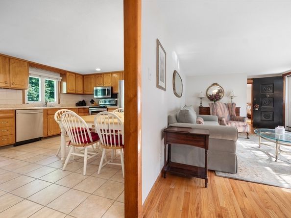 32 Scenic Dr, Worcester MA 01602