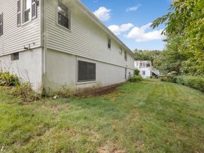 32 Scenic Dr, Worcester MA 01602