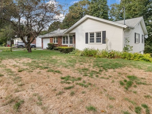 32 Scenic Dr, Worcester MA 01602