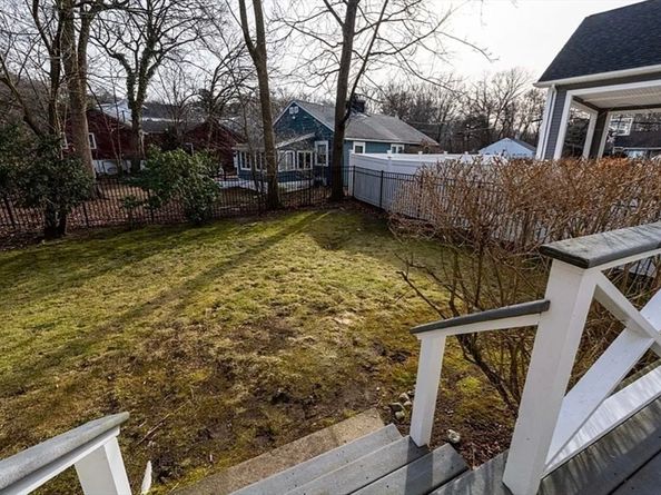 52 Heatherland Rd, Newton MA 02461