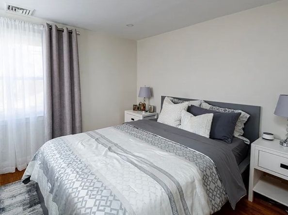 52 Heatherland Rd, Newton MA 02461