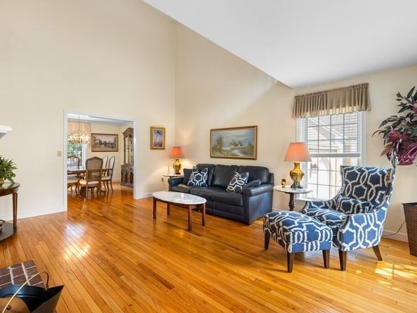 10 Martingale Lane 10, Andover MA 01810