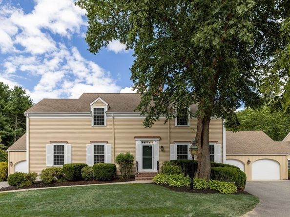 10 Martingale Lane 10, Andover MA 01810