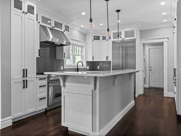 1 Farwell Cir, Newton MA 02460