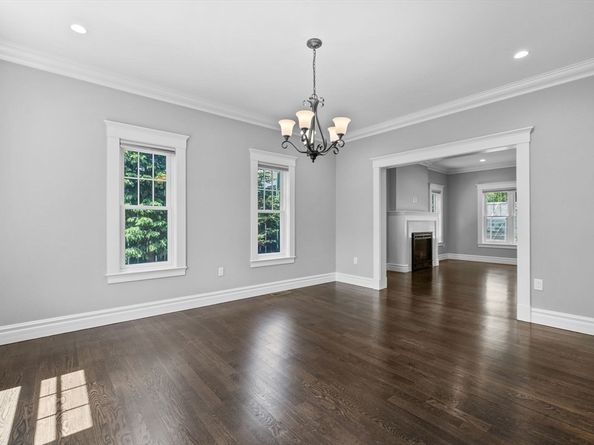 1 Farwell Cir, Newton MA 02460
