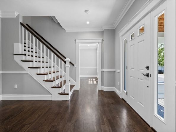 1 Farwell Cir, Newton MA 02460