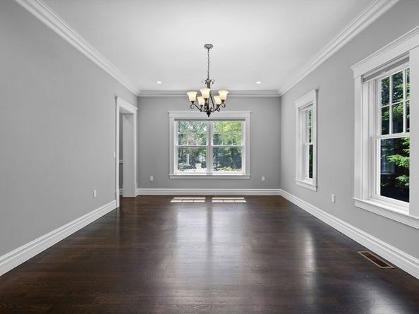 1 Farwell Cir, Newton MA 02460