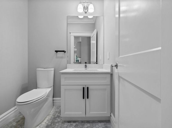 1 Farwell Cir, Newton MA 02460