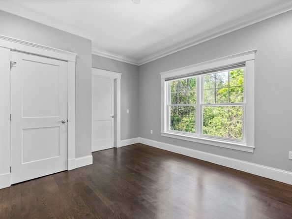1 Farwell Cir, Newton MA 02460
