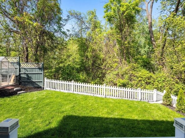 1 Farwell Cir, Newton MA 02460