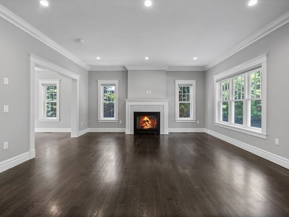 1 Farwell Cir, Newton MA 02460